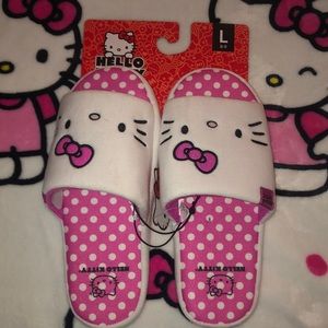 Hello Kitty Slippers !!😻😻💜💜
